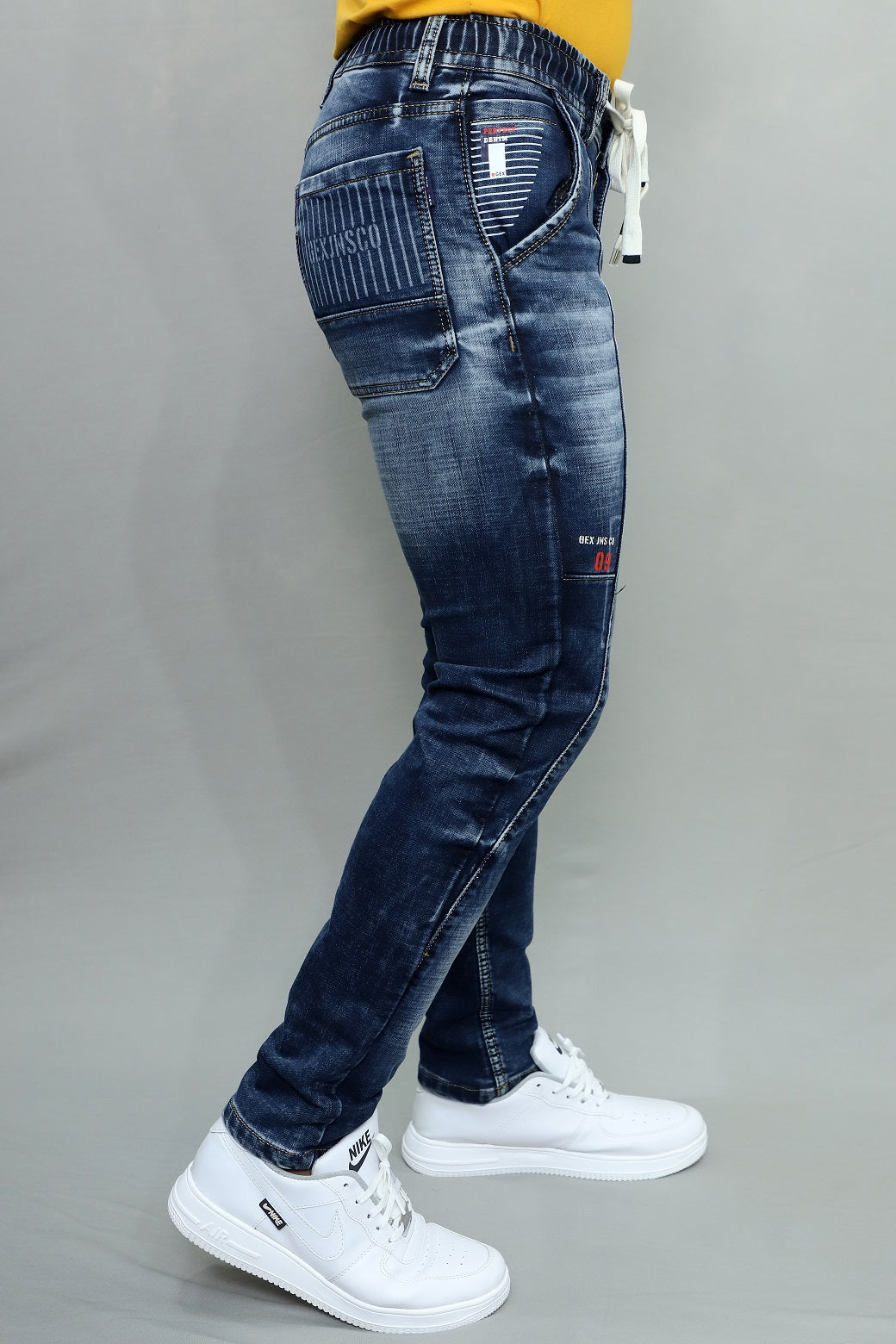 Men Regular Mid Rise Blue Joggers (G924)