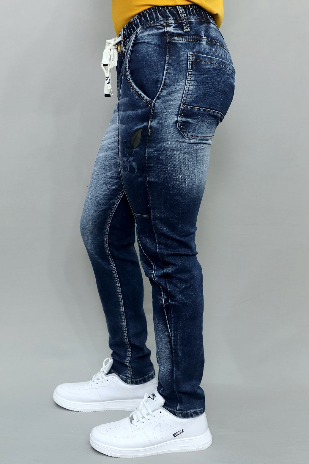Men Regular Mid Rise Blue Joggers (G924)