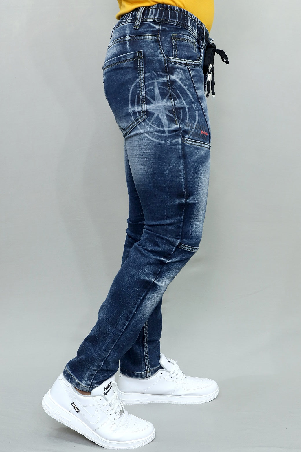 Men Regular Mid Rise Blue Joggers (G925)