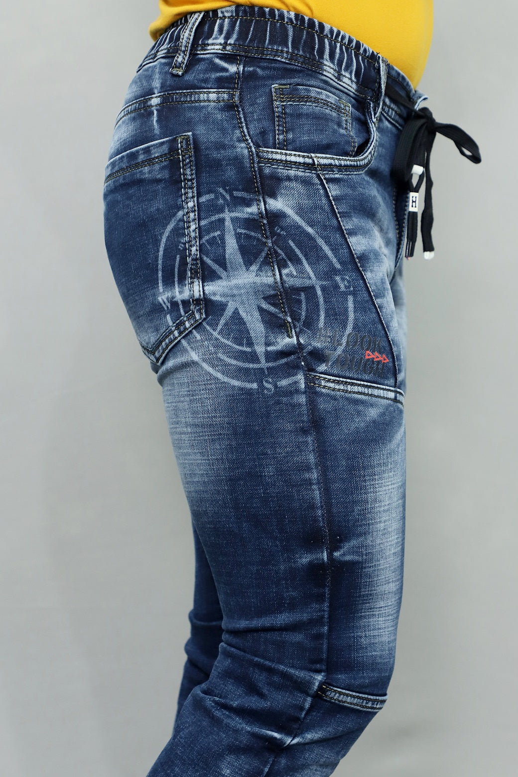 Men Regular Mid Rise Blue Joggers (G925)