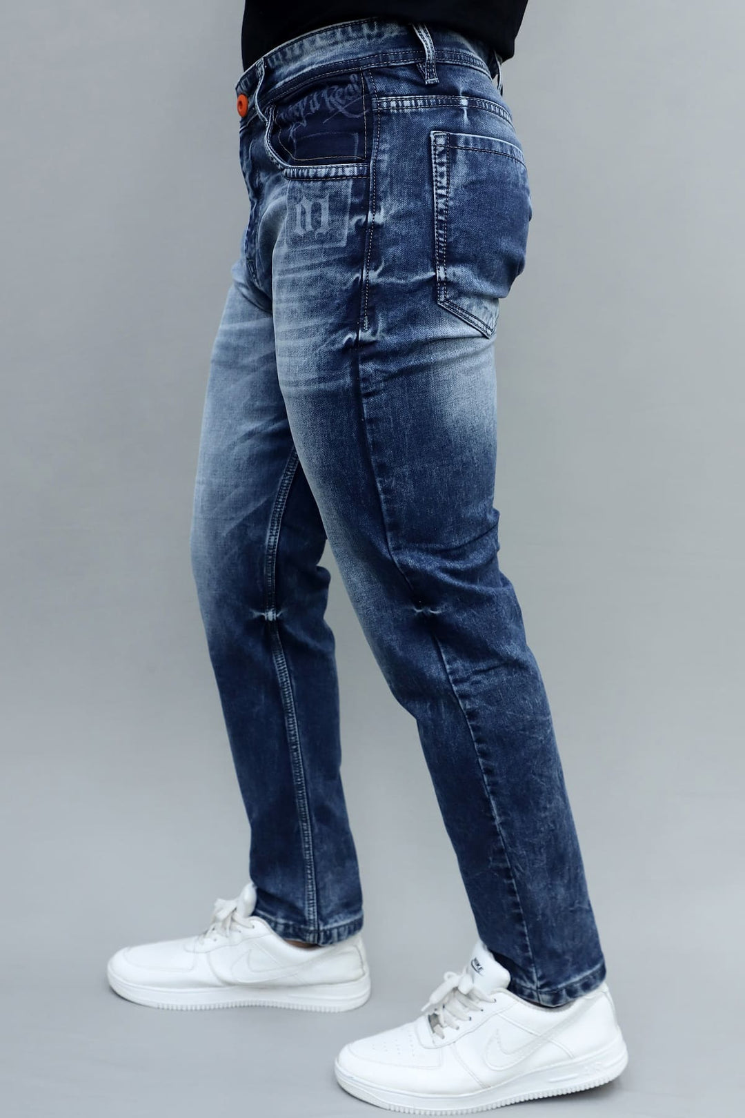 Waist and pocket detail of classic blue regular fit stretch denim jeans G7