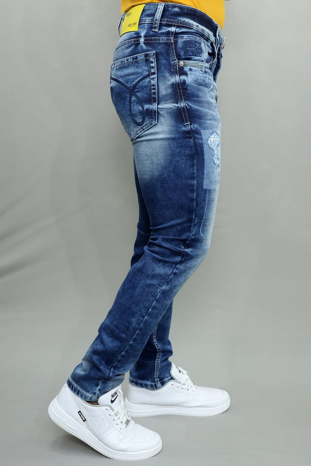 Close-up of Gex Jeans G847 pocket with artistic script and patch branding
