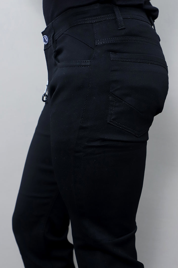 Men regular mid rise black denim jeans  pocket detail with durable stitching