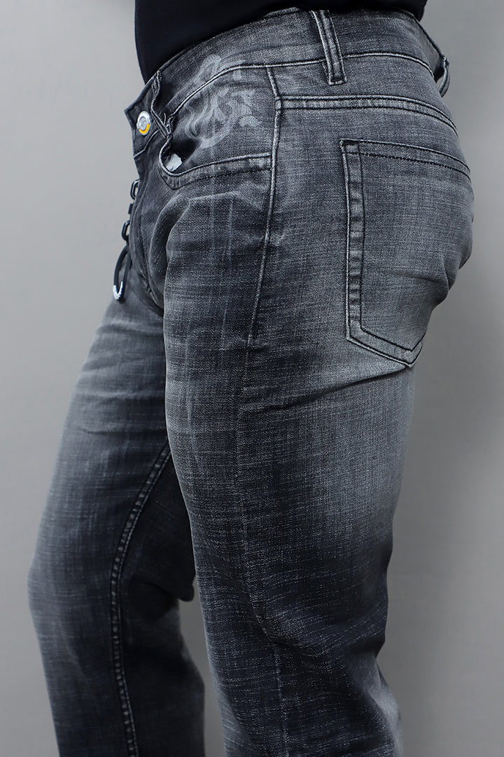 Model wearing men regular mid rise black jeans Black styled for casual and smart casual look
