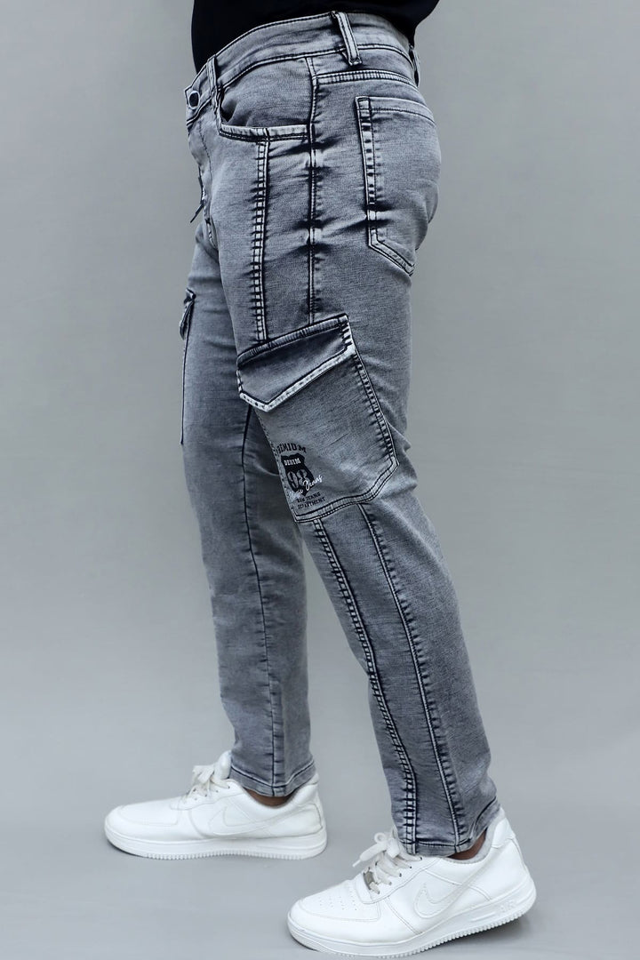 Side view of men's slim fit dark grey stretchable 6 pocket cargo jeans E15
